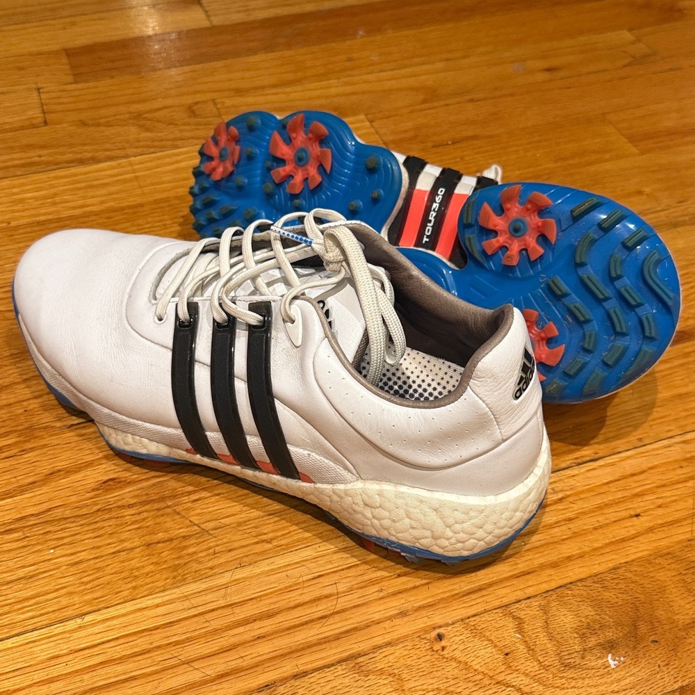Mens Adidas Tour360 22 Golf Shoes, size 9. Excellent condition.